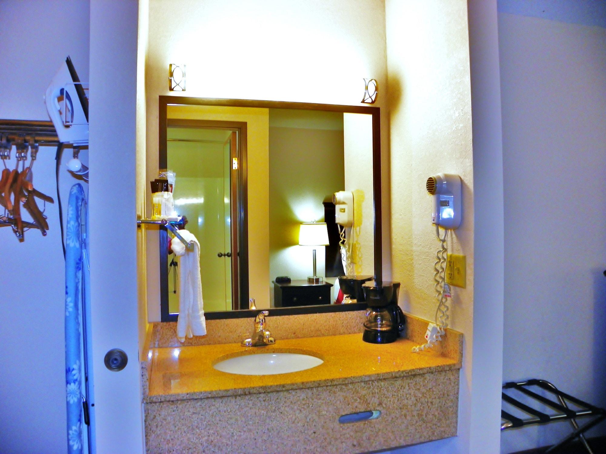 Royalton Inn & Suites Upper Sandusky ภายนอก รูปภาพ