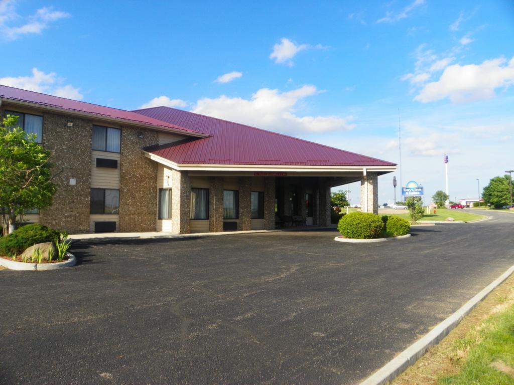 Royalton Inn & Suites Upper Sandusky ภายนอก รูปภาพ
