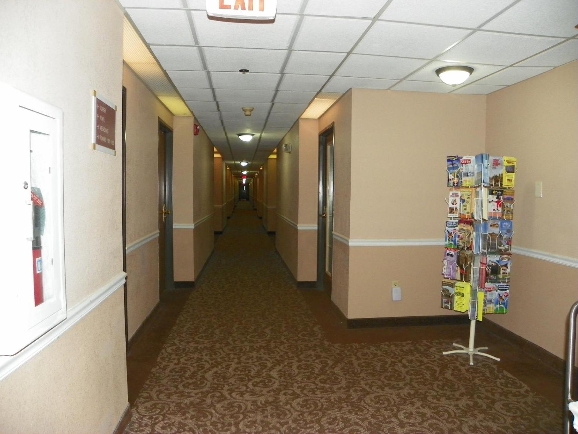 Royalton Inn & Suites Upper Sandusky ภายนอก รูปภาพ
