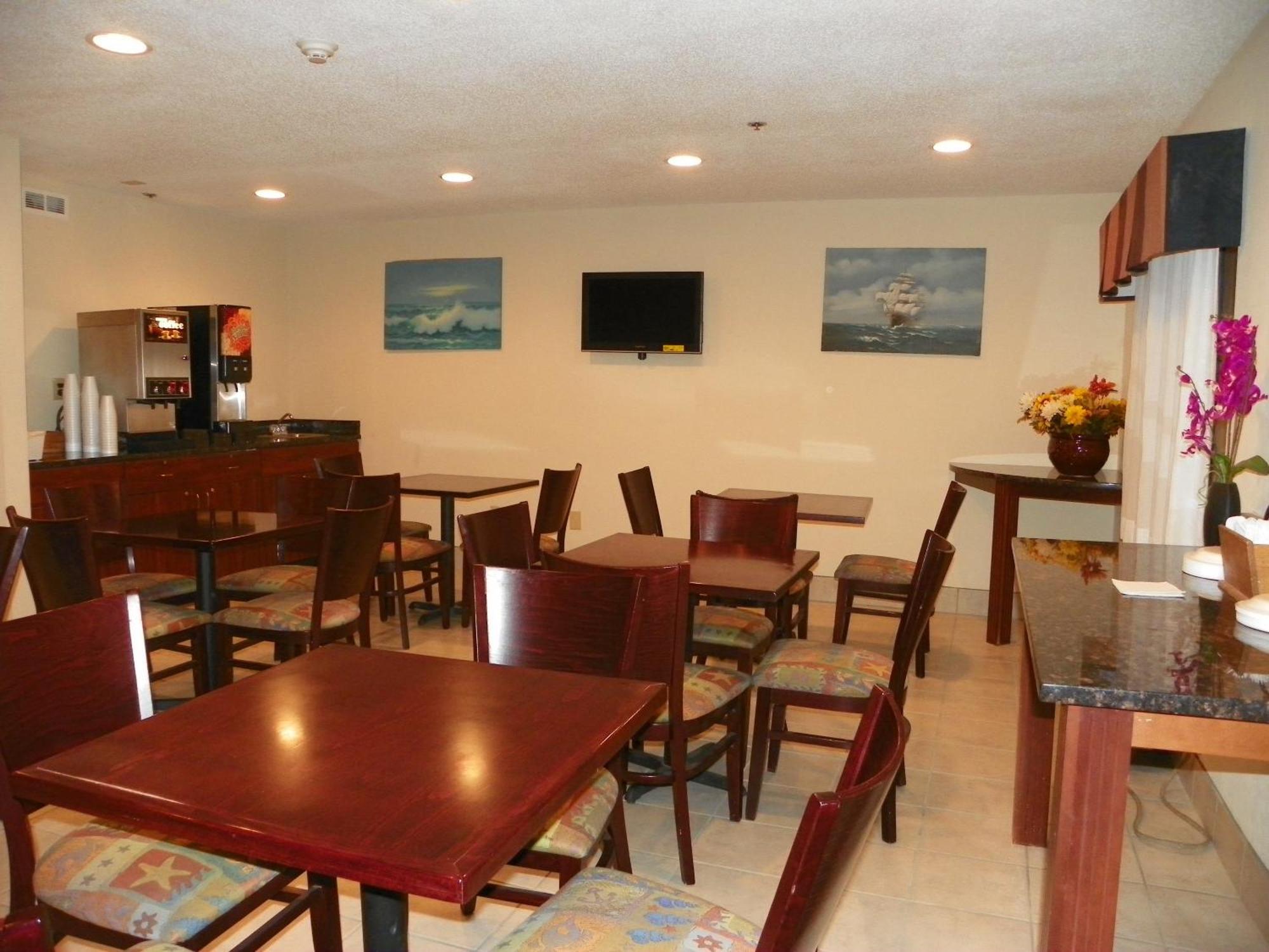 Royalton Inn & Suites Upper Sandusky ภายนอก รูปภาพ