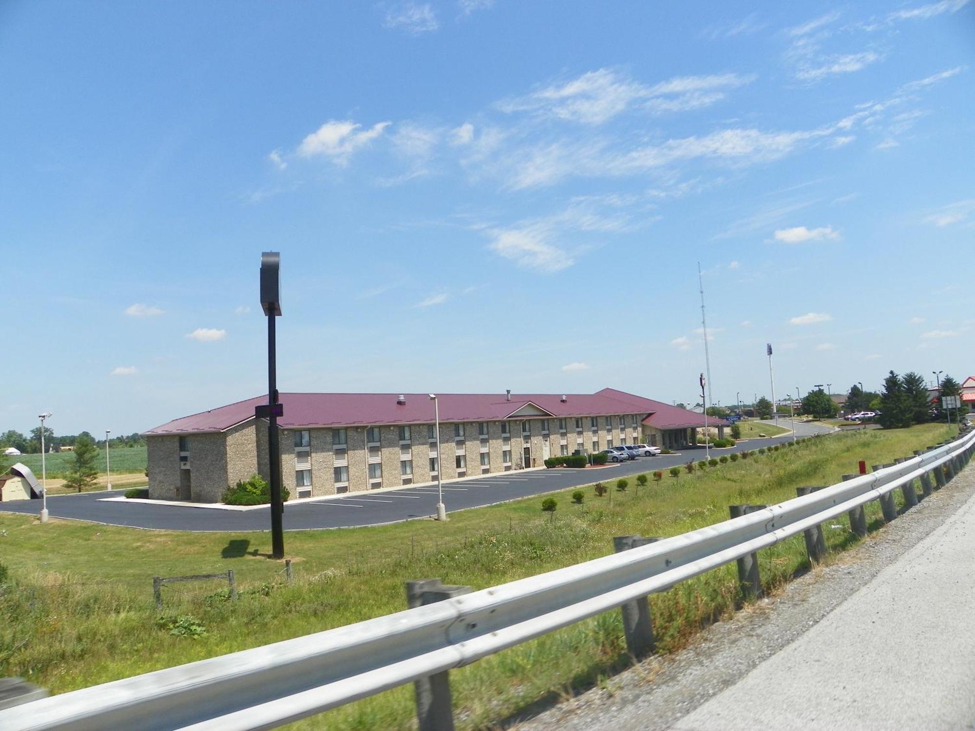 Royalton Inn & Suites Upper Sandusky ภายนอก รูปภาพ
