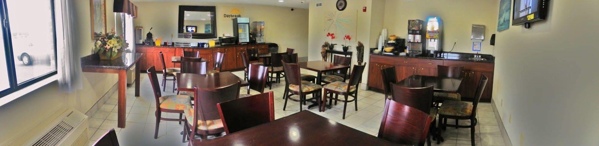 Royalton Inn & Suites Upper Sandusky ภายนอก รูปภาพ